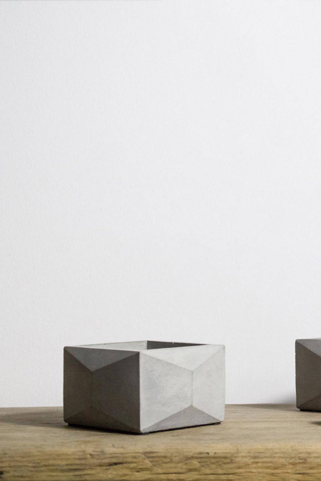 Konkri Polygonal Pot Small